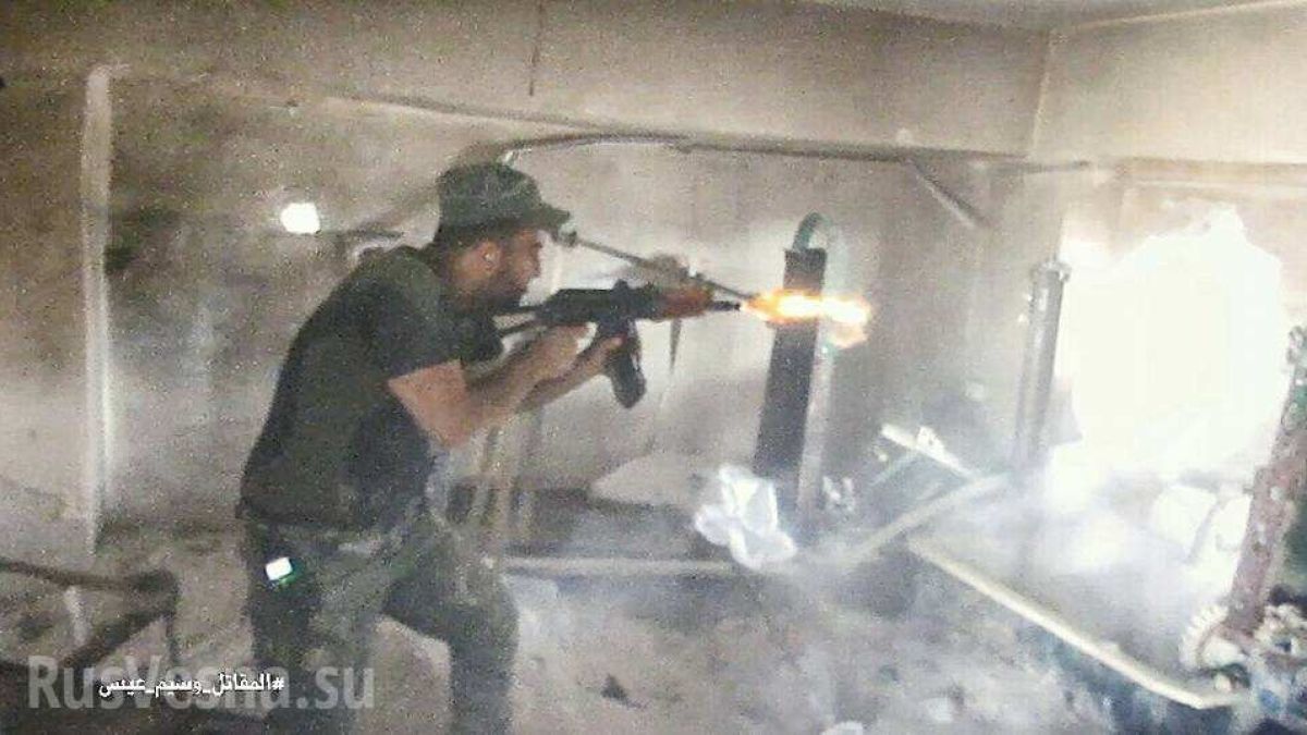 Сирийският спецназ бързо напредва с бой в предградия на Дамаск, докато джихадистите се самоизбиват 
