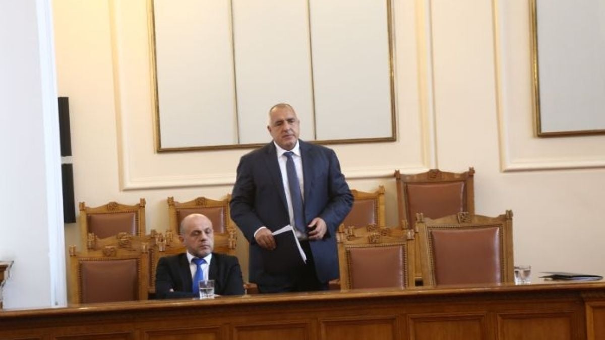 Нинова захапа Борисов за бежанците и Меркел, ето какво отговори премиерът (СНИМКИ)