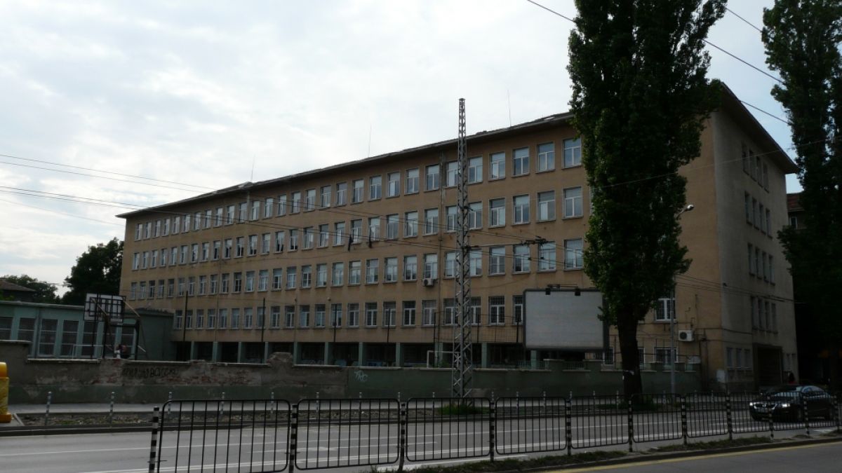 Столична елитна гимназия на нокти! Родители скочиха в подкрепа на учителка