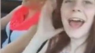 Красива чехкиня загина пред очите на стотици в мрежата (ВИДЕО 18+)