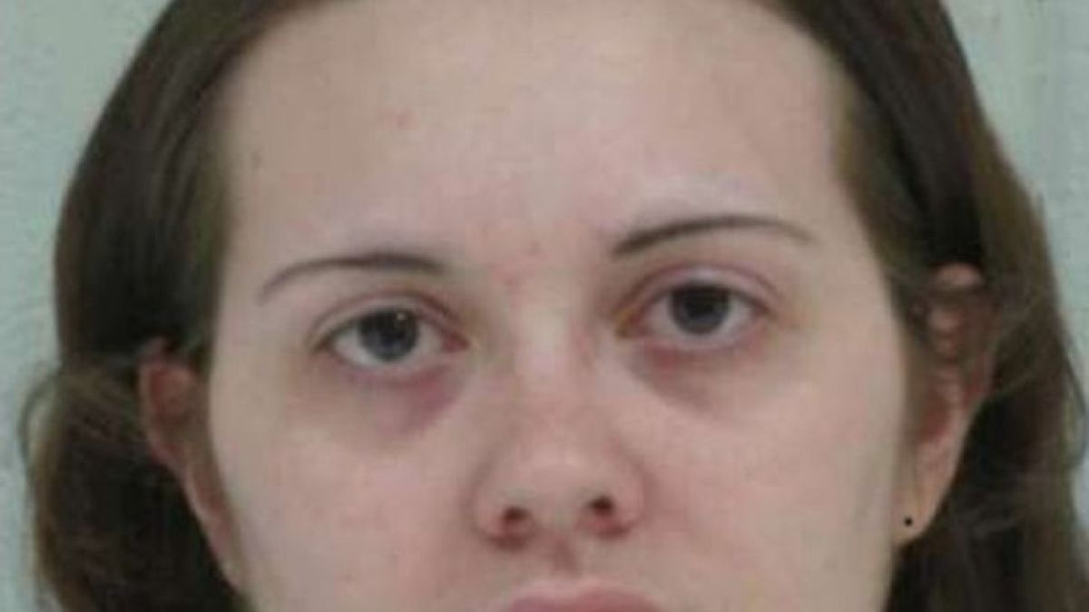Мащеха се превърна жив дявол - удряла децата си с лъжица и гребло, карала ги да лижат пода, да ядат фекалии и...