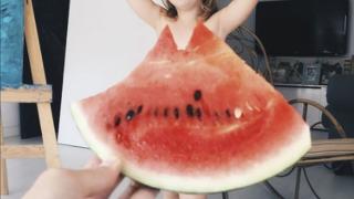 Ох, че сладко! Аля облече дъщеря си Стефани в храни и цветя, тези ОЧАРОВАТЕЛНИ СНИМКИ ще усмихнат всеки! 