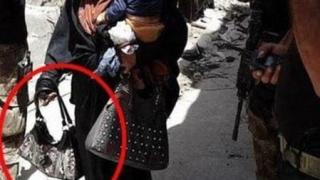 Шахидка с дете на ръце се взриви насред освободен Мосул (СНИМКА)