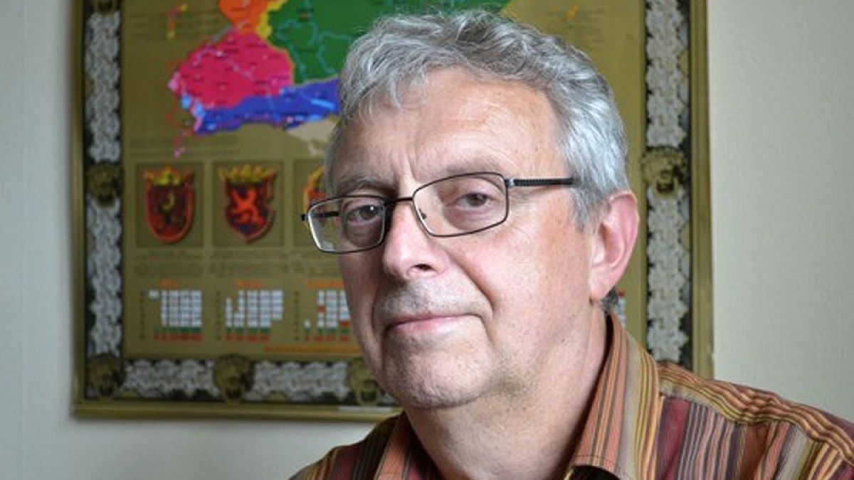 Режисьорът Николай Акимов пред в. "ШОУ": Тъжни и смешни са нашите паметници на Кирил и Методий! Живеем в митове...