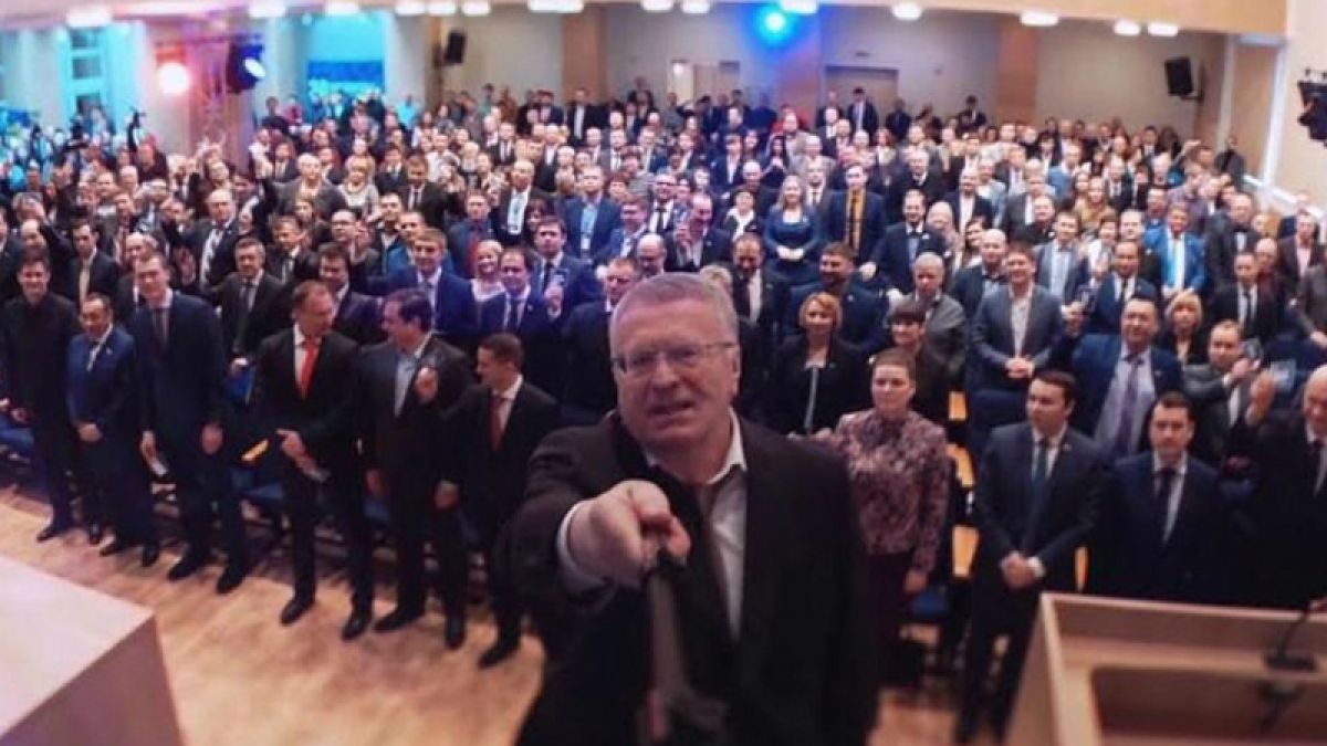 Жириновски си направил 10 000 селфита. Психолози: Това е разстройство!