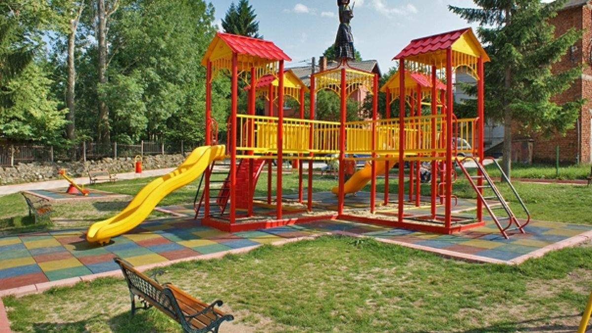 Родители в Сопот изтръпнаха, като видяха какво е заснел 10-годишният Алекс на детска площадка