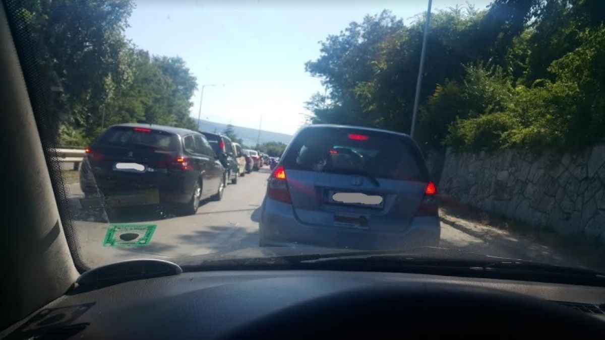 Катастрофа по пътя Златни пясъци - Варна! Двама са откарани в болница!