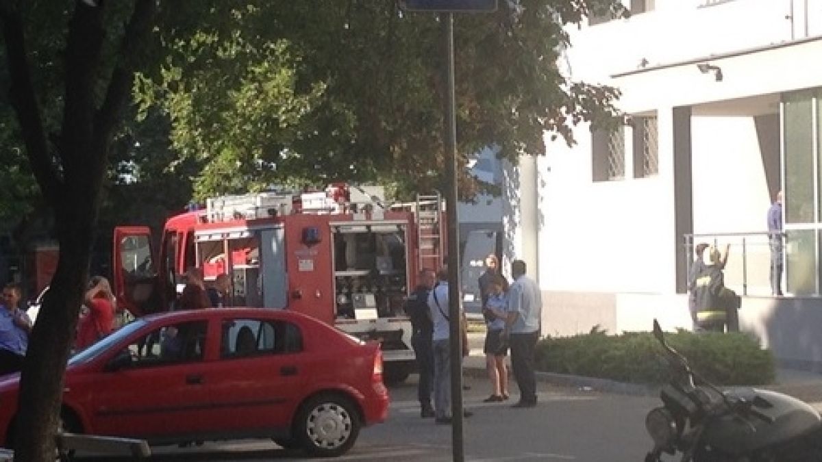 Извънредно! Гъст дим във варненската служба „Миграция” вдигна на крак полицията