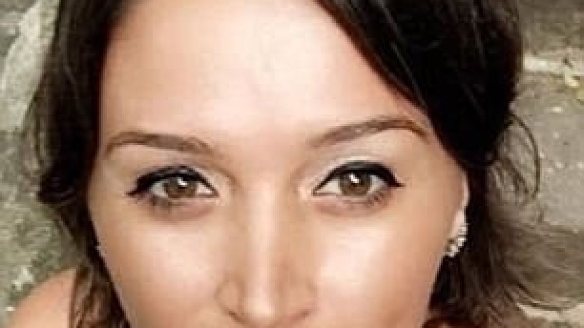 Осъдиха омъжена учителка от католическо училище, изнасилвала две ученички хиляди пъти! 