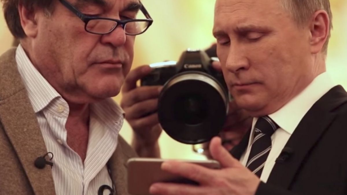 Путин заспал на филма на Оливър Стоун за себе си