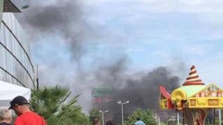 Очевидци от Бургас: Черен дим пред мол "Галерия"! Какво става в момента?