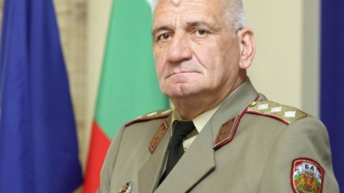 Началникът на отбраната отхвърли твърденията за външна намеса и корупция при избора на нов тип изтребител