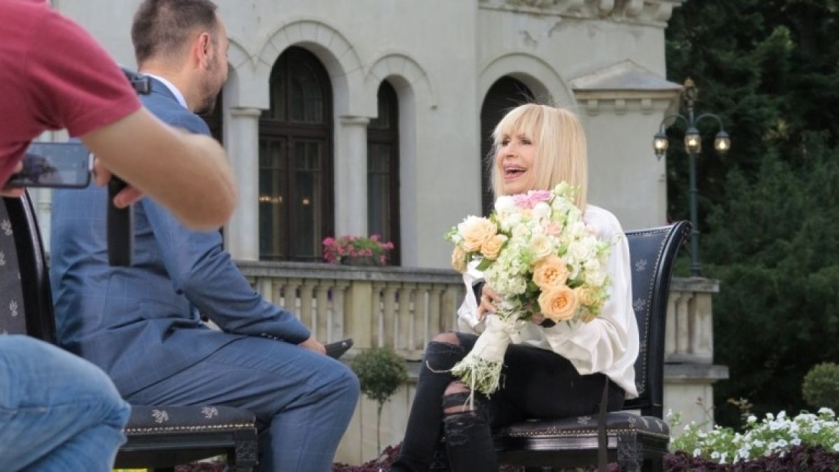 Хекимян преброи 100 лева за букет за Лили Иванова, тя пък му отправи пикантно предложение