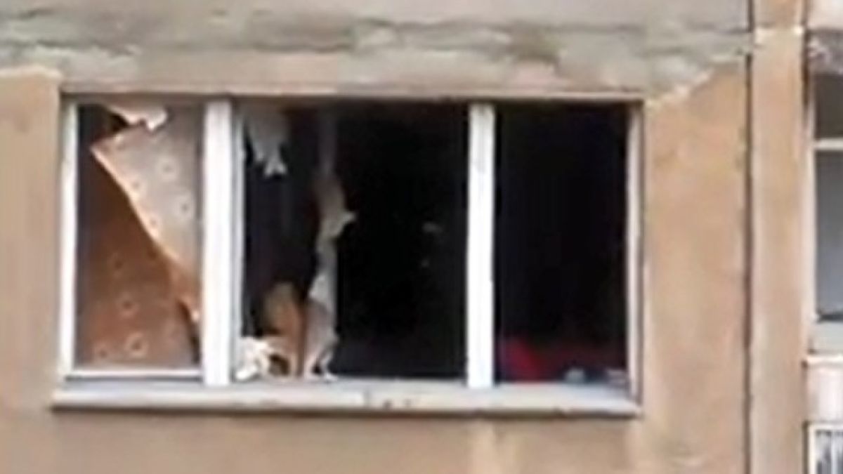 Шофьор оцеля по чудо след адска експлозия в гаража си (ВИДЕО)