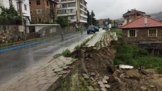Голяма опасност дебне шофьорите на пътя Доспат-Тешел (СНИМКА)