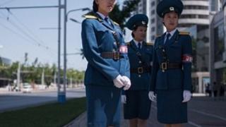 Най-красивите жени при Ким Чен Ун излизат на заслужена пенсия още на 26 години (СНИМКИ)
