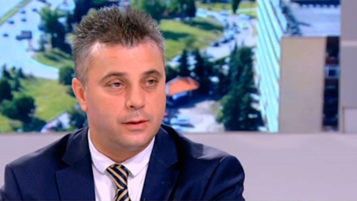 Юлиан Ангелов: Грози ни заплаха ако чужденците си купуват земя у нас