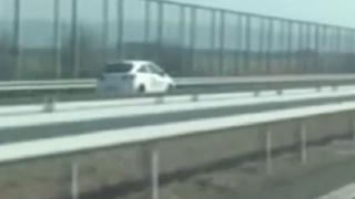 Какво става?! Спипаха втора шофьорка да кара с бясна скорост в насрещното по магистралата (ВИДЕО)