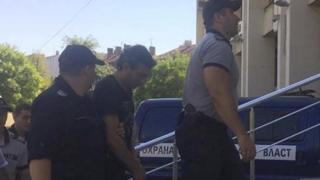 Почна делото срещу жесток алоизмамник, заплашвал старица по телефона, че ще взриви апартамента й