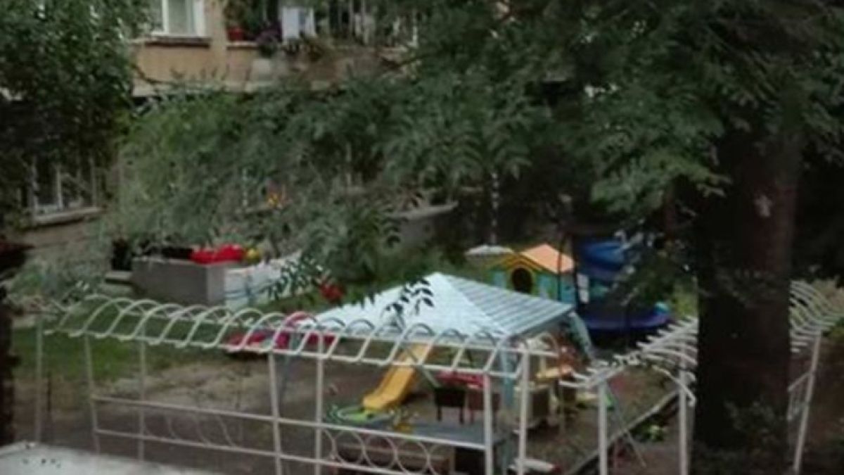 Леденият апокалипсис "Алфред" пак удари София! Небето притъмня и стана страшно (СНИМКИ)