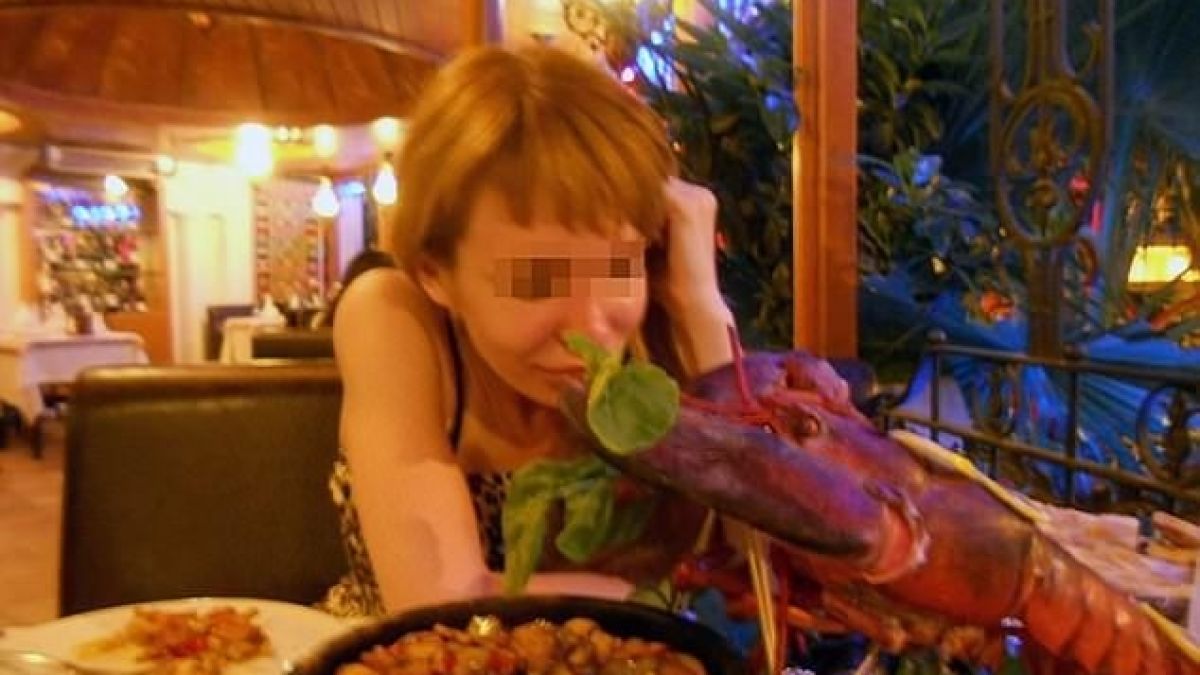 Полицаи държаха за секс робиня руска красавица и бизнес дама 10 седмици, но единият от тях се влюби и тя избяга (СНИМКИ)