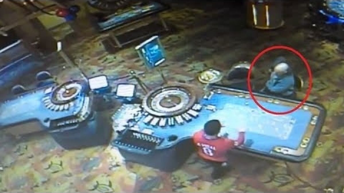 Ветеринар проигра голяма сума в казино и след това потопи в кръв игралната зала (СНИМКИ/ВИДЕО 18+)