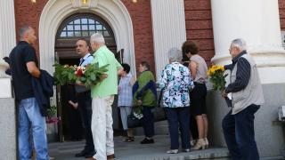 Фоторепортаж в БЛИЦ! България се сбогува с незабравимата актриса Ванча Дойчева (ВИДЕО)