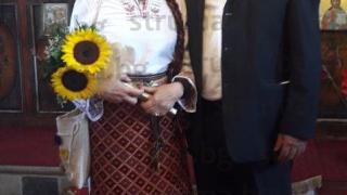 Разложкото село Баня дълго време ще говори за сватбата, която доказа, че за любовта няма граници (СНИМКИ)