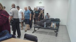 Реши се съдбата на бандата на палавата блондинка Калина