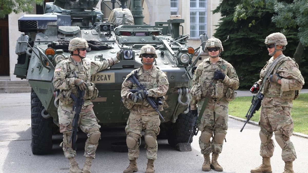 Фоторепортаж в БЛИЦ! В София гъмжи от американски военни и бойна техника! (ВИДЕО)