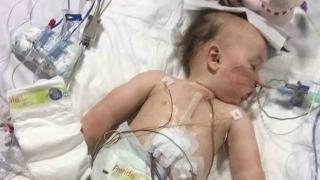 Майка заспа като заклана, а с детето ѝ се случи нещо страшно! Шансът му за оцеляване е само 1 към 10 (СНИМКИ)