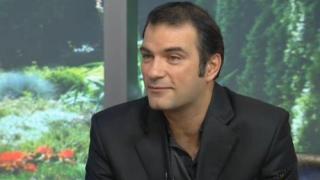 Помните ли пощальона Пейо? Раздава го голям кръшкач, вихри се с млади гаджета