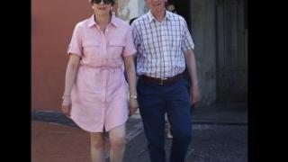 Тереза Мей събра очите на италианците по сандали и къса рокля, разкриваща бедрата ѝ (СНИМКИ)