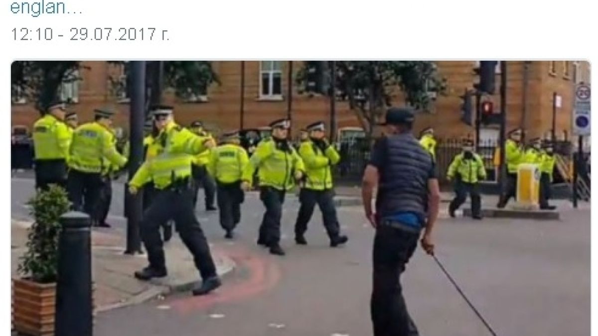 Извънредно от Острова: Подивяла тълпа безчинства в Лондон - троши и взривява наред! Полицаи окупираха улиците (СНИМКИ/ВИДЕО)