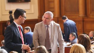 Марешки е на седмото небе заради Елисавета - черпи наред, но за Каракачанов не остана нищо