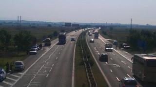 Ужас! Десетки автомобили на косъм от огромна трагедия на "Тракия"  