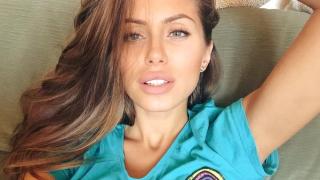 Руската Анджелина Джоли отново нагорещи мрежата с пикантна СНИМКА 18+