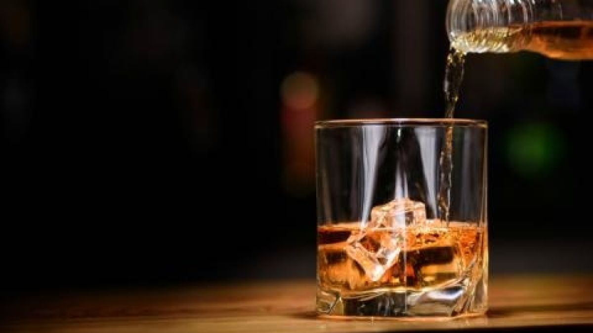Мъж плати почти 9 хил. евро за чаша уиски