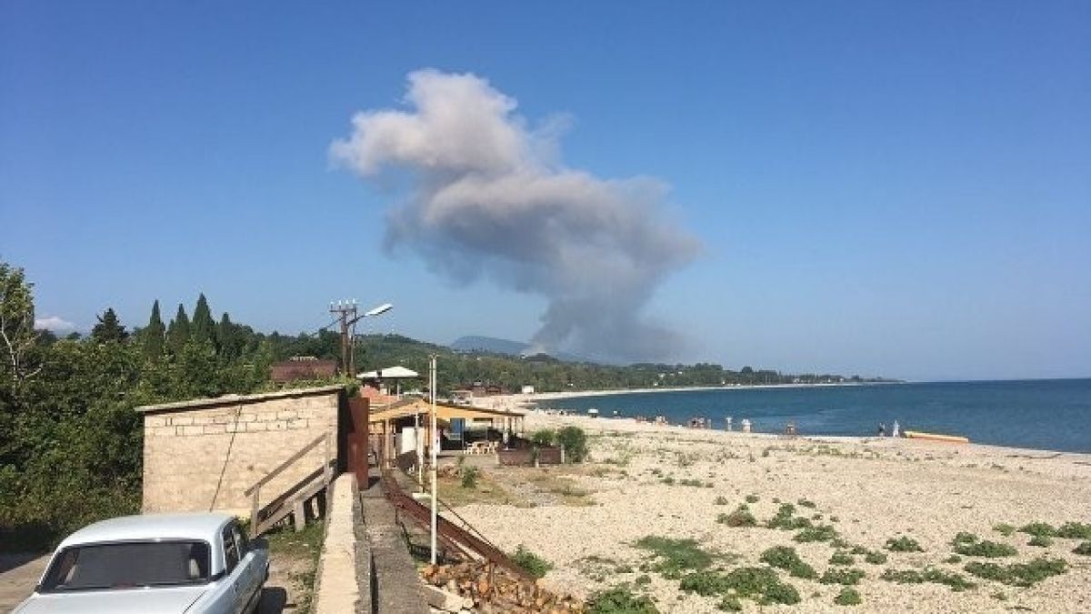 60 души пострадаха след взрив на склад за боеприпаси в Абхазия