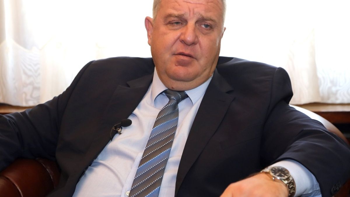 Каракачанов с култов коментар за сватбата на дъщеря си, вицепремиерът проговори и за скандала с убиеца от Пещера и акцията на Валери Симеонов на Слънчев бряг (ВИДЕО)
