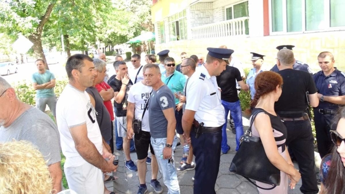 Полицай се ожали: Всичко съм си купил сам, от МВР ми е само шапката