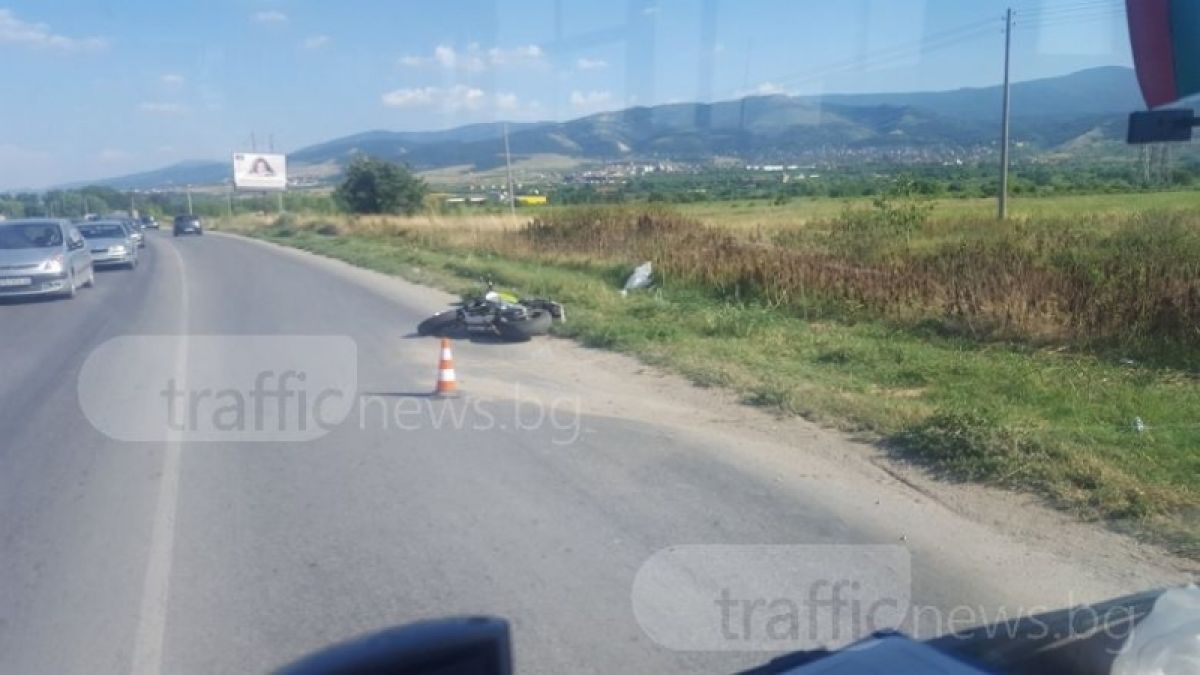 Шофьор на пикап с патерици помете моторист разклона за Първенец (СНИМКА)