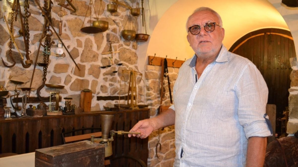 Кметът на Арбанаси се прочу с необикновени колекции 