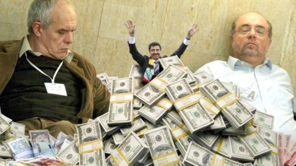 Кънчовците прикриват грабежа на КТБ и служат на фабриката за фалшиви новини