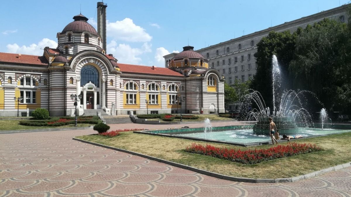 Адската жега превърна София в призрачен град (СНИМКИ)