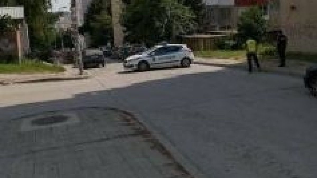 Отхвърлен Ромео вдигна на крак полицията в Търново! Заключи се в кола и ... 