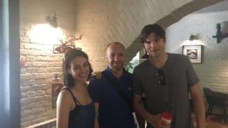 Мила Кунис се прибра у дома в Украйна и изуми всички с молбата си да си говорят на руски (СНИМКИ)