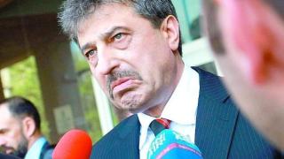 Звучи като небивалица, но е факт! Българският Бърни Мадоф (Цветан Василев) щял да търси закрила в САЩ!