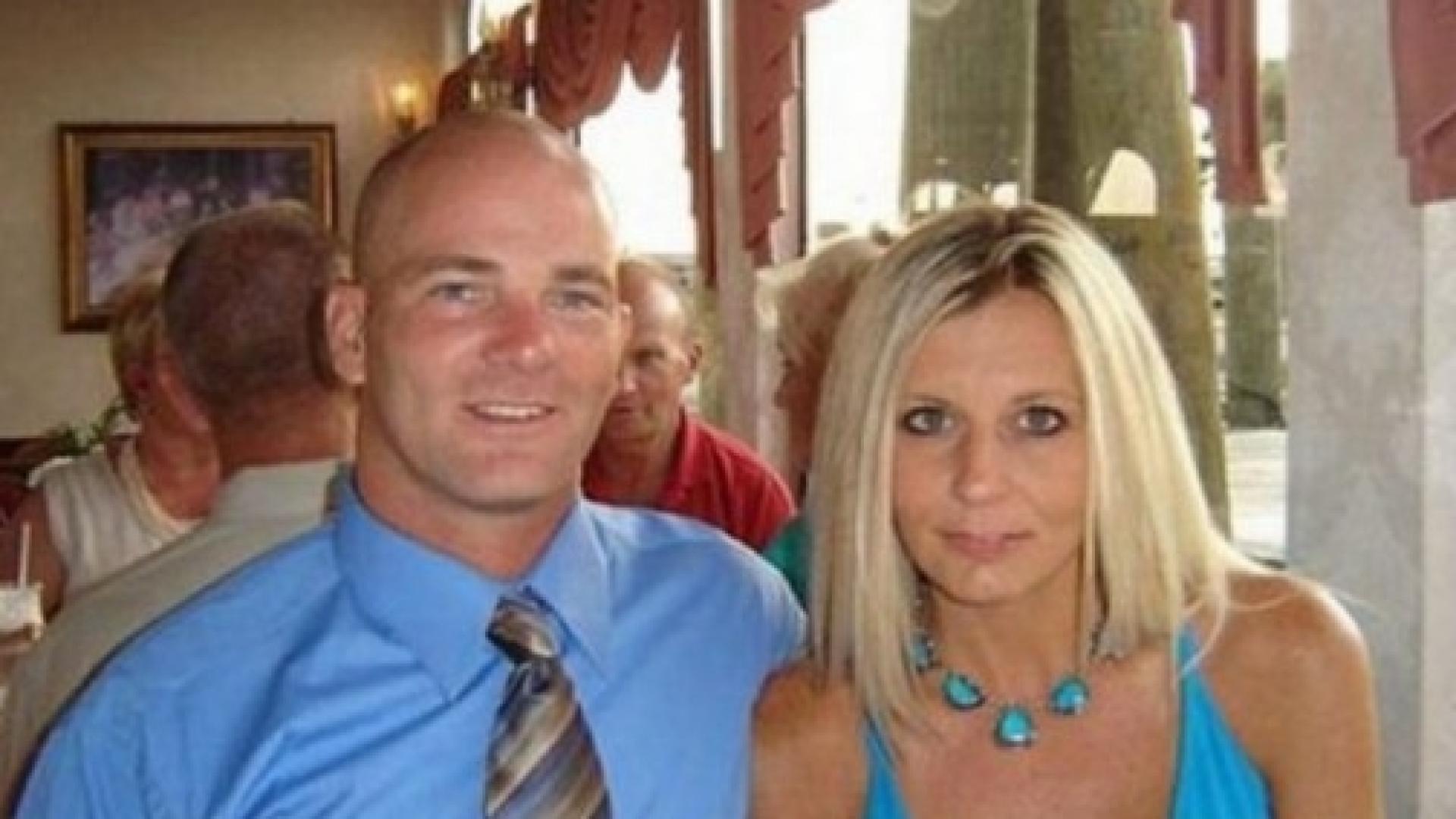 Кенди си мислеше, че Джон е мъжът на живота й, но след като той се обеси в хотел, гаджето му разбра, че е живяла с чудовище