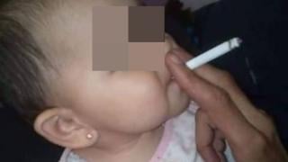 Интегриран! Мрежата бясна на СНИМКИ, на които "любящ" ром от Лом показва бебето си със запалена в устата цигара 
